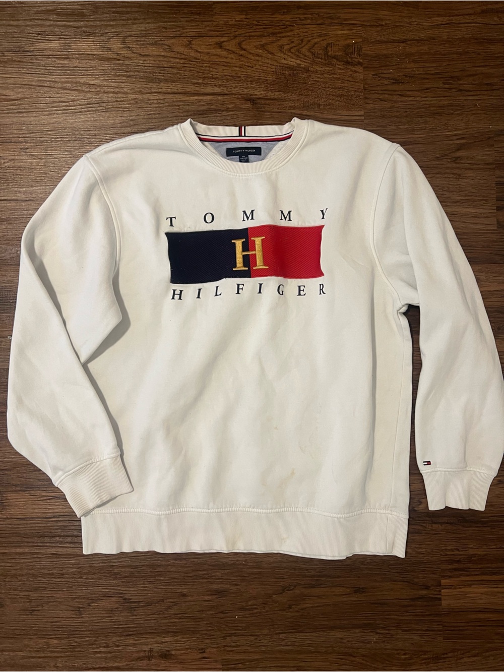 Tommy Hilfiger 90s y2k White Crewneck Sweatshirt with Flag Logo